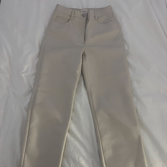 Aritzia Melina Pant - Picture 3 of 4